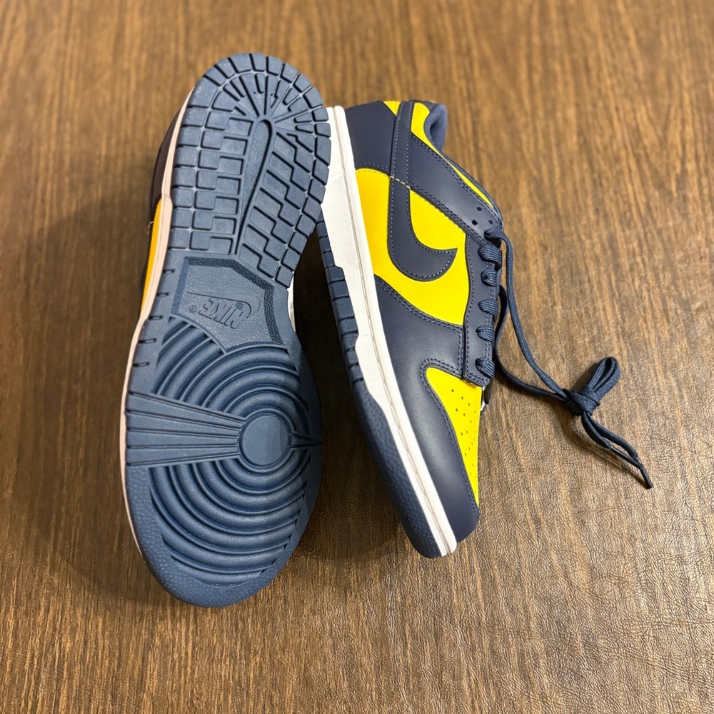 Nike Dunk Low Reverse Michigan - Picture 4 of 6